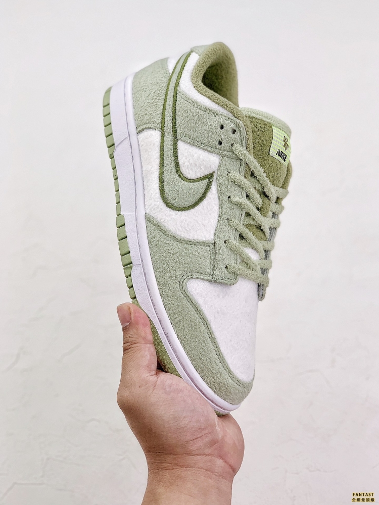 Nike Dunk Low 「Fleece」 白綠羊絨