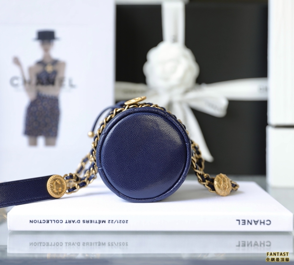 Chanel22A手工坊 徽章金幣mini鏈條水桶包 海軍藍