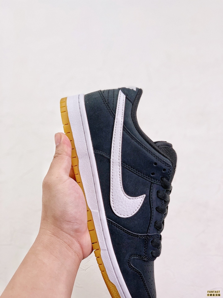 Nike SB Dunk 「Black Gum」 黑白生膠