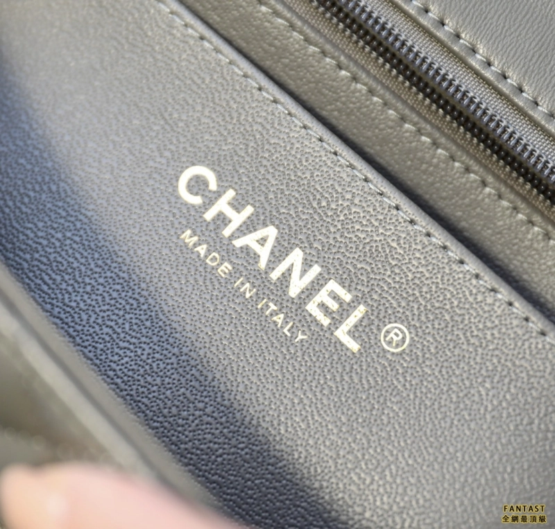 Chanel 22a手工坊 mini口蓋CF手提包 深灰色