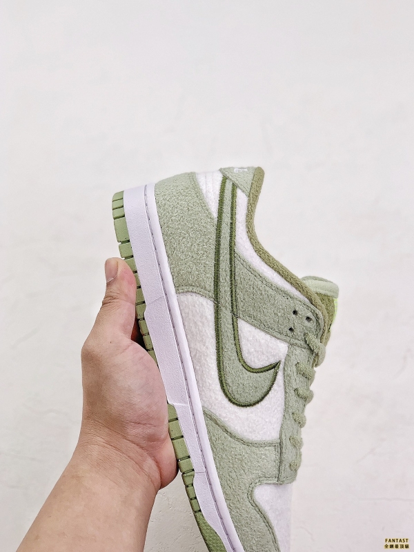 Nike Dunk Low 「Fleece」 白綠羊絨