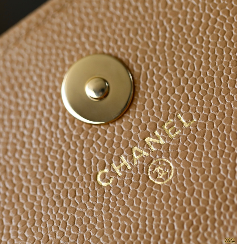 Chanel22/23秋冬 Mini郵差包 鏈條手拿包 杏色