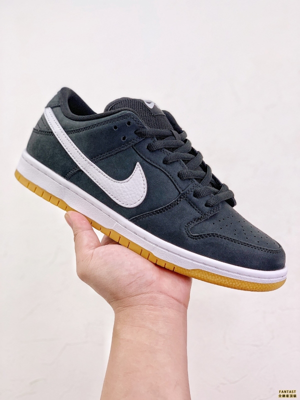 Nike SB Dunk 「Black Gum」 黑白生膠