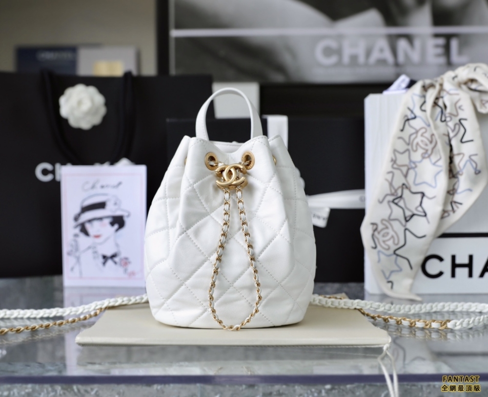 Chanel香奈兒 22s抽繩水桶背包 白色