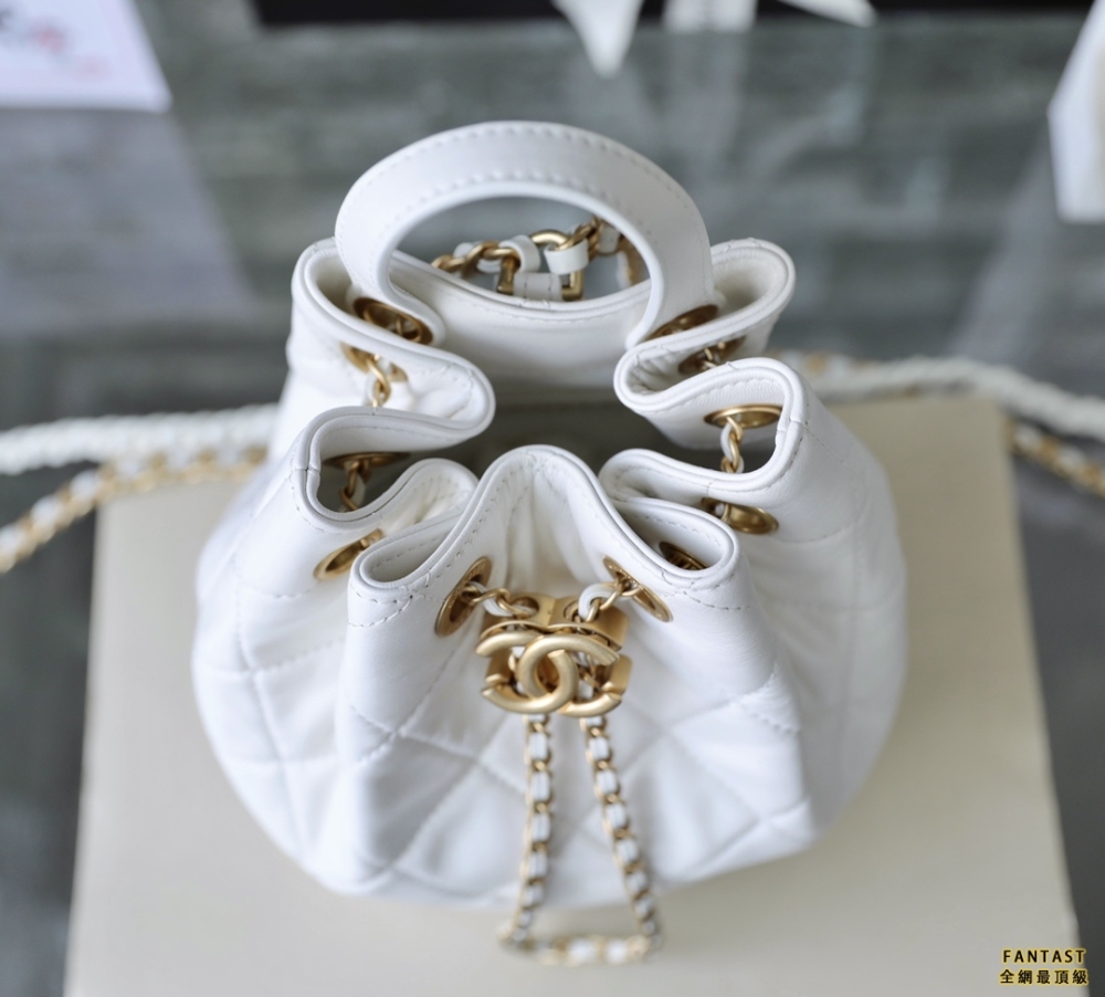Chanel香奈兒 22s抽繩水桶背包 白色