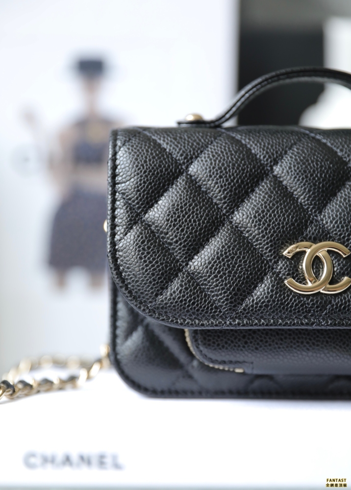Chanel 22/23秋冬 Mini郵差包 鏈條手拿包 黑色