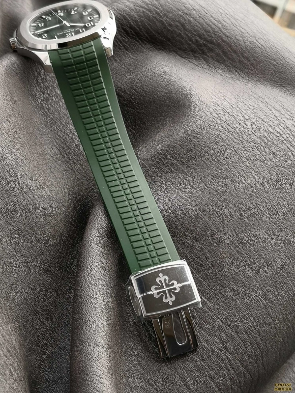 (市場最新最真版本)3K推薦：百達翡麗AQUANAUT系列5168G-010腕表，精鋼表殼搭配綠色天然橡膠表帶，卡其綠色表盤，324型一體機，42.2毫米。