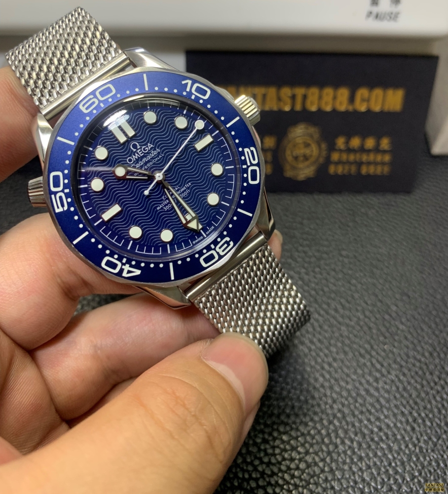香港高仿手錶VS廠歐米茄海馬300無瑕赴死007藍面「8806機芯」