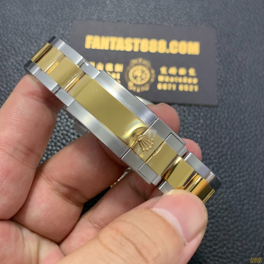 "BT廠116503款金鉆釘雲黑面地通拿腕錶，搭載4130機芯"