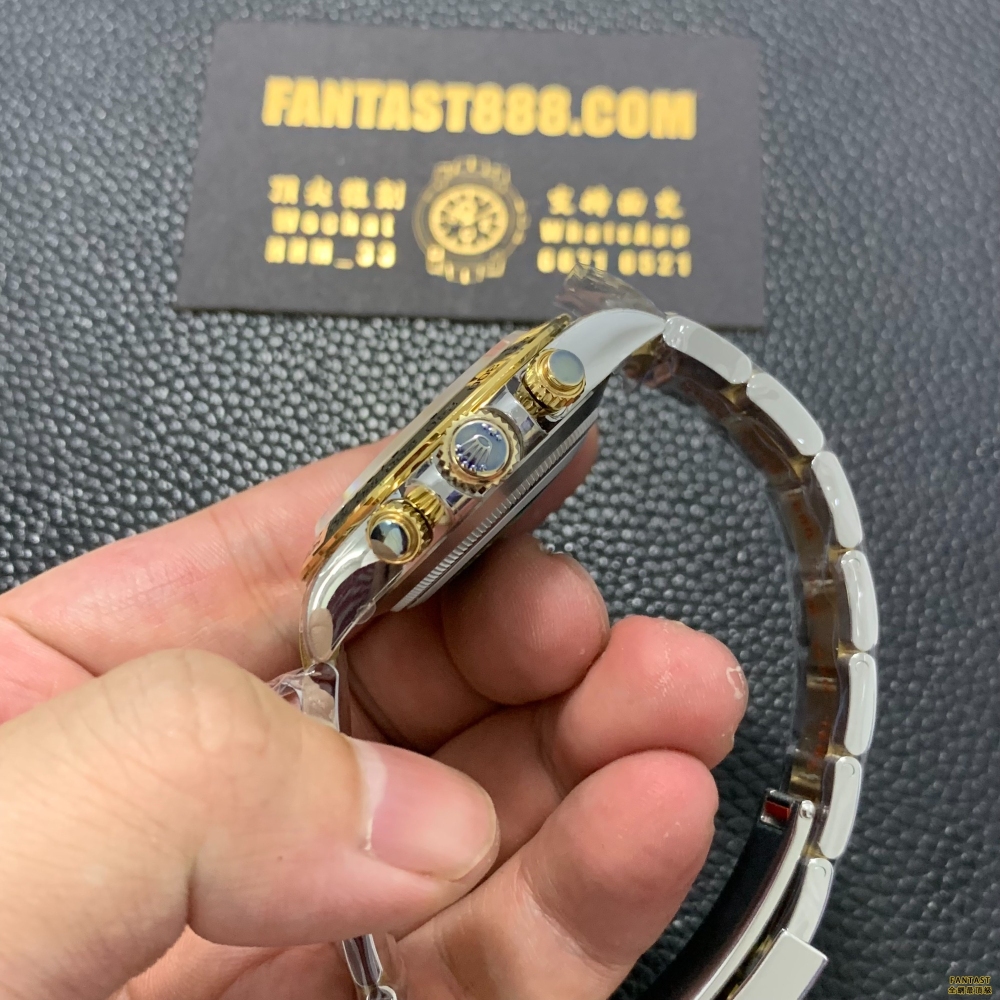 "BT廠116503款金鉆釘雲黑面地通拿腕錶，搭載4130機芯"