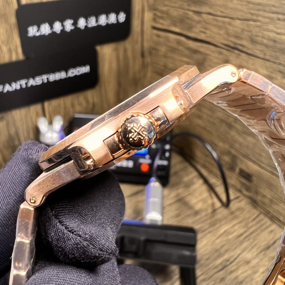 “2024 PPF新版 - 百達翡麗鸚鵡螺5711/1R-001 V4，男士玫瑰金機械錶”