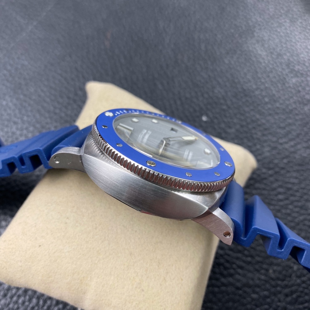 "2024年最新版 VS 廠高品質沛納海 PAM1323 高仿複刻錶 | 適用於香港與台灣地區"