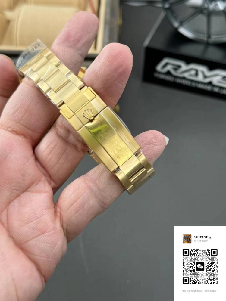 配重彩虹迪通拿，重量220多克，丹东4130机芯，sw代用盘针，独家平面切割彩宝圈口，莫桑钻， deep玻璃。配重工艺提升了很多，打磨，电镀，耐用度都有所提升。