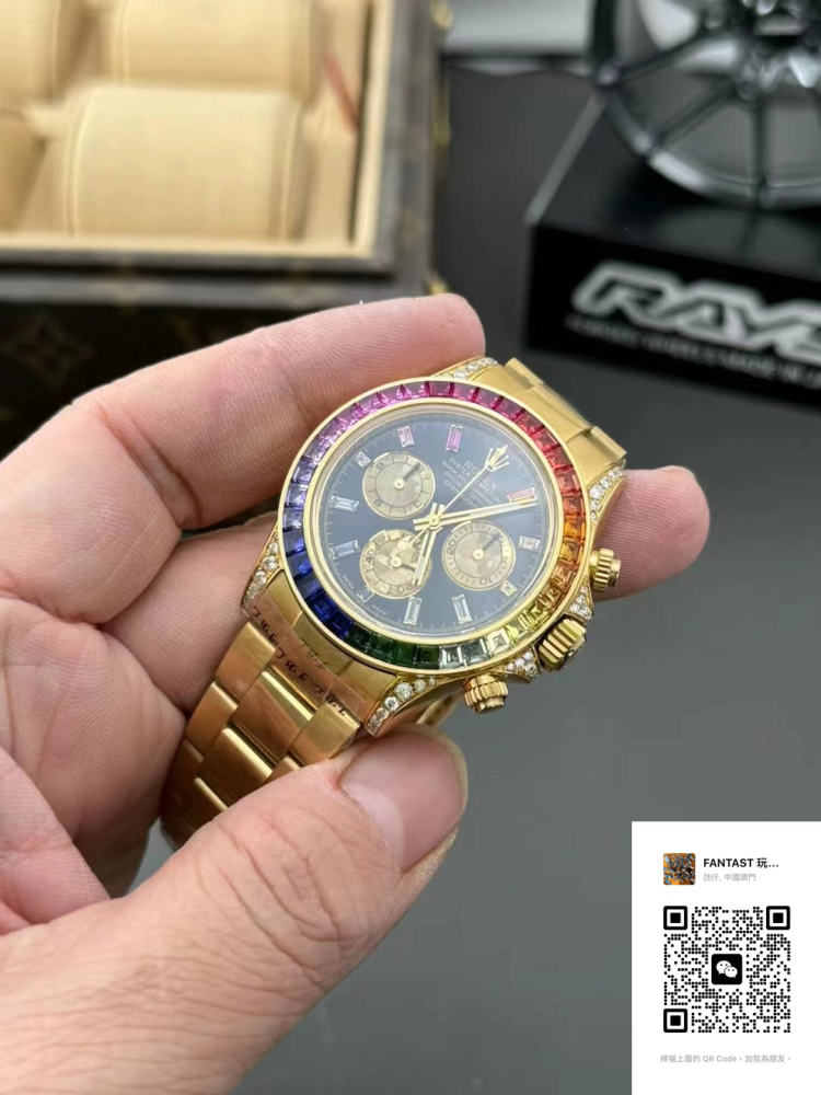 配重彩虹迪通拿，重量220多克，丹东4130机芯，sw代用盘针，独家平面切割彩宝圈口，莫桑钻， deep玻璃。配重工艺提升了很多，打磨，电镀，耐用度都有所提升。