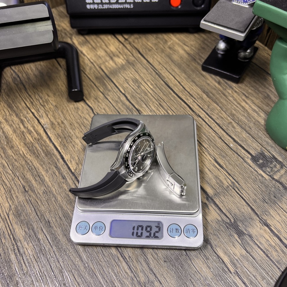 "2024年最新CLEAN廠復刻版：勞力士Daytona M116519-0027水泥灰膠帶高仿V5版本實拍展示"