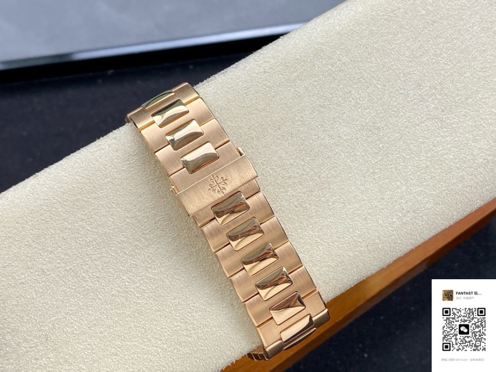 最頂配5711鸚鵡螺定制版：實心真金與彩寶融合，頂級精準324機芯