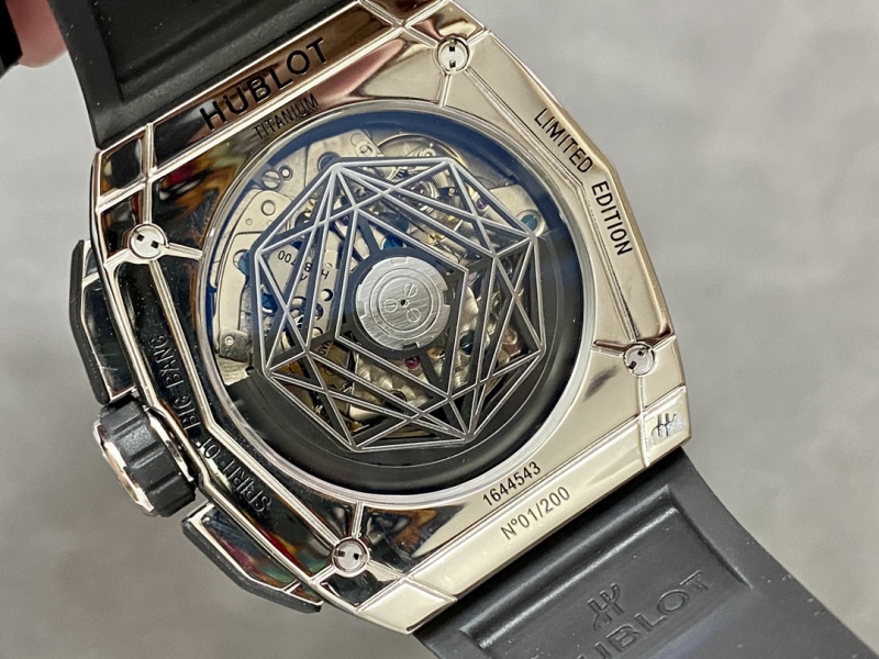 高仿HUBLOT宇舶 Big Bang Sang Bleu III 刺青三代藍寶石鏤空計時腕表