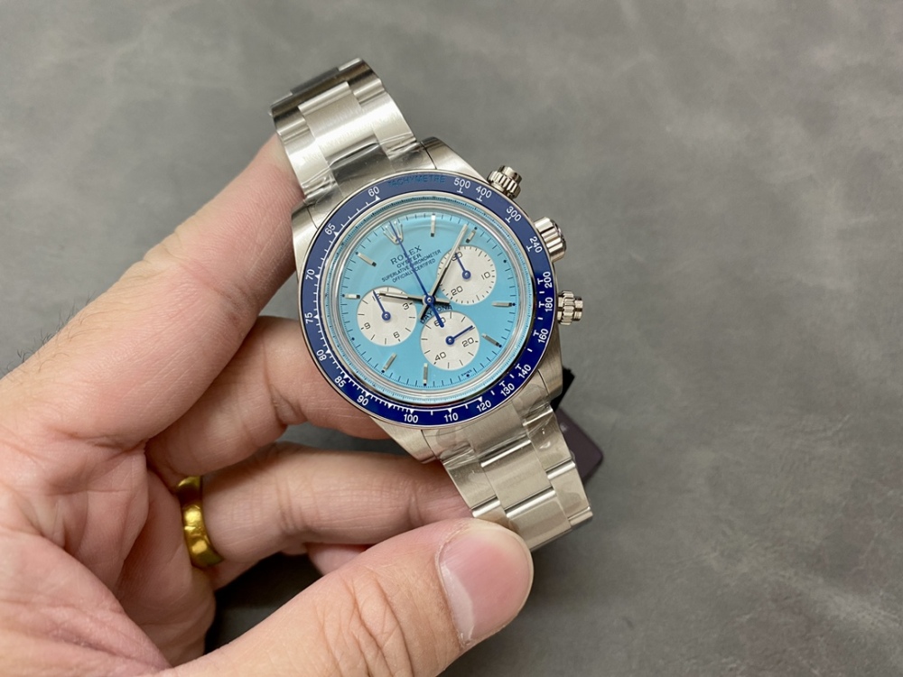 "高仿ADG劳力士全新定制藍色迪通拿「Scona」—絕美藍色調潮流精品"