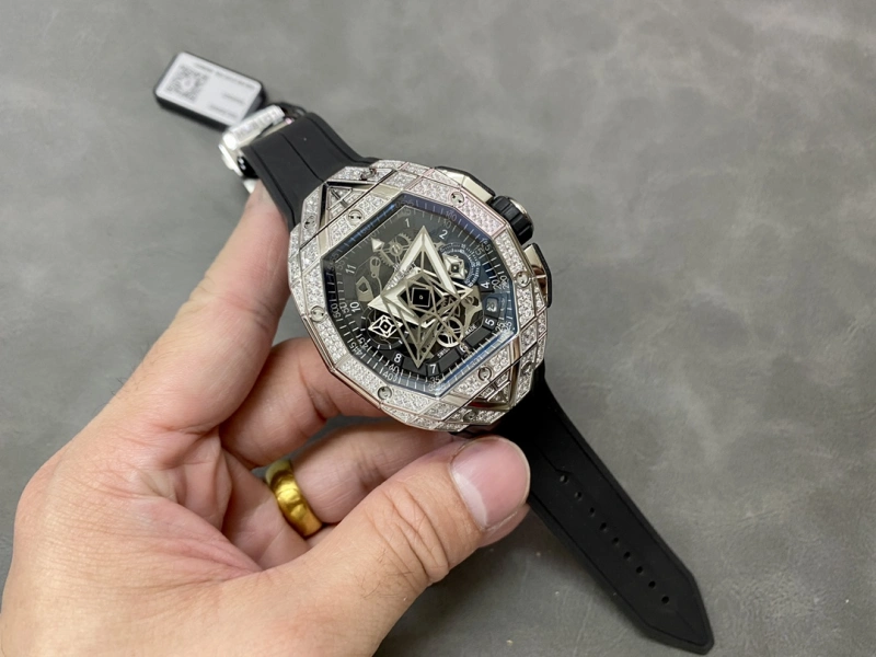 高仿HUBLOT宇舶 Big Bang Sang Bleu III 刺青三代藍寶石鏤空計時腕表