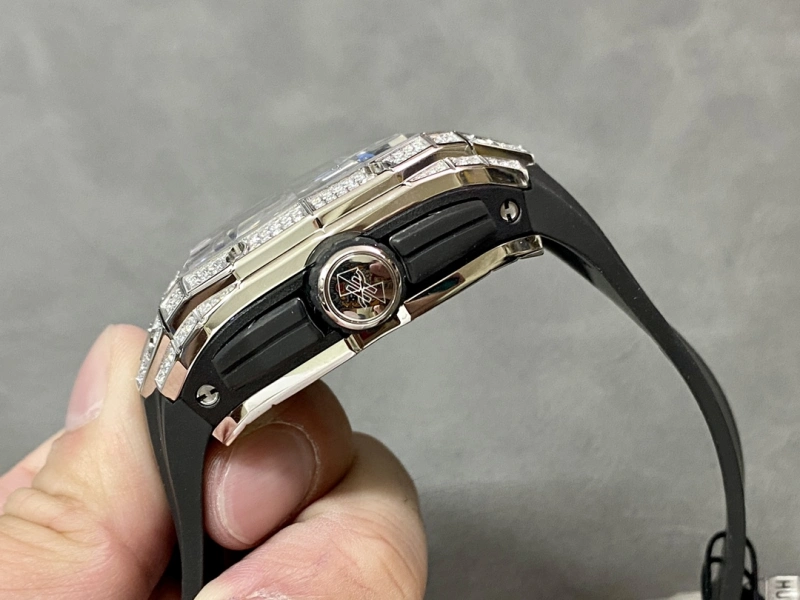 高仿HUBLOT宇舶 Big Bang Sang Bleu III 刺青三代藍寶石鏤空計時腕表