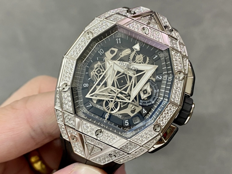 高仿HUBLOT宇舶 Big Bang Sang Bleu III 刺青三代藍寶石鏤空計時腕表