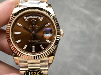 頂級高仿星期日曆型DAY-DATE 40系列足重復刻腕錶