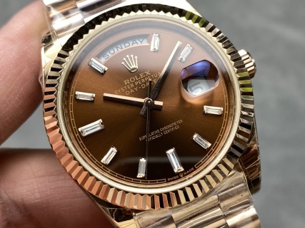 頂級高仿星期日曆型DAY-DATE 40系列足重復刻腕錶