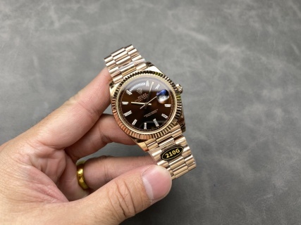 頂級復刻星期日曆型DAY-DATE40足重版豪華機械腕錶