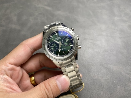 欧米茄 超霸系列月之暗面腕表 311.92.44.51.99.001，44.25毫米，同轴计时机芯，灰陶瓷圈口