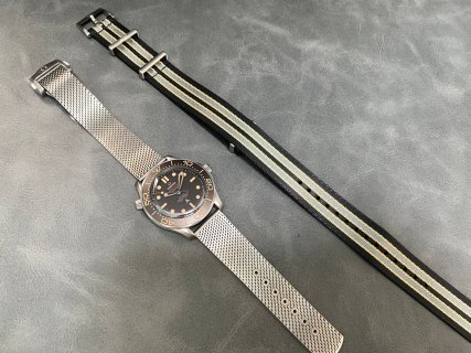 VS 2024年终爆款！欧米茄 无暇赴死 007 升级全新钛网带腕表，37.3克超轻钛金属，原版工艺