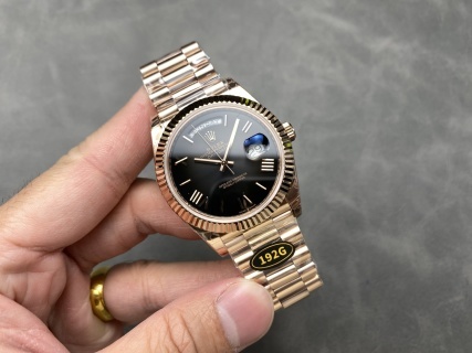 頂級高仿星期日曆型DAY-DATE 40系列足重復刻奢華腕錶