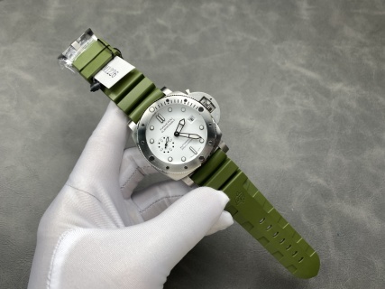 VS 沛纳海 PAM1226 44mm腕表，白色表盘绿色表带，P9010机芯，潜行系列户外经典