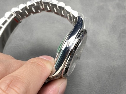 頂級高仿星期日曆型DAY-DATE 40系列足重復刻腕錶