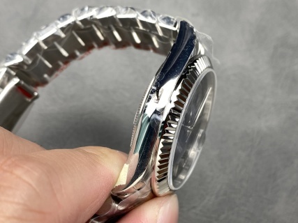 頂級高仿星期日曆型DAY-DATE 40系列 足重復刻腕錶