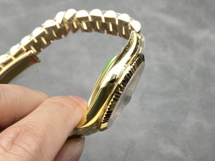 頂級復刻星期日曆型DAY-DATE40足重版豪華機械腕錶