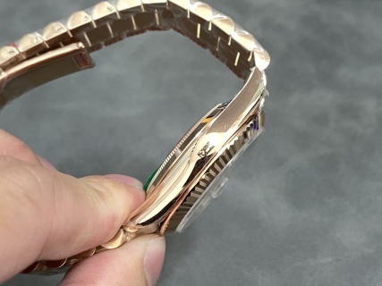 JVS 配重 劳力士 星期日志型40mm腕表，搭载2836机芯，经典设计与精准机芯的完美融合