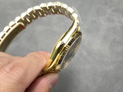 頂級高仿星期日曆型DAY-DATE 40系列足重復刻精品腕錶