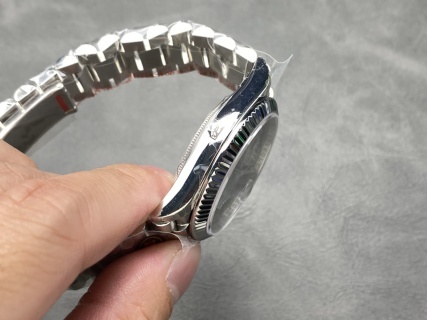 頂級復刻星期日曆型DAY-DATE 40足重版奢華腕錶