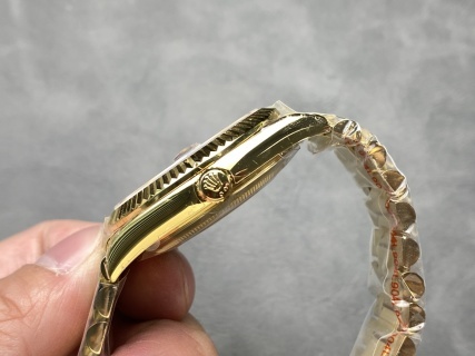 頂級高仿星期日曆型DAY-DATE 40系列足重版奢華復刻腕錶