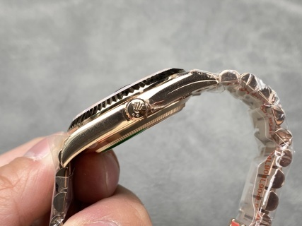 頂級高仿星期日曆型DAY-DATE 40系列足重復刻奢華腕錶