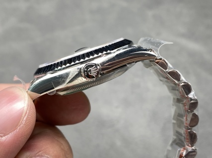 頂級復刻星期日曆型DAY-DATE 40足重版奢華腕錶