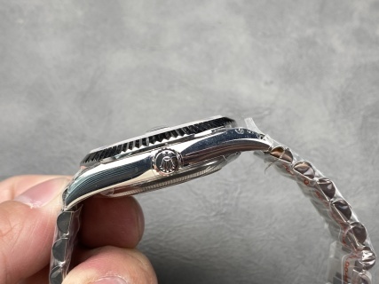 頂級高仿星期日曆型DAY-DATE 40系列足重復刻腕錶