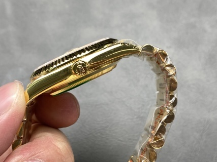 頂級復刻星期日曆型DAY-DATE40足重版奢華機械腕錶