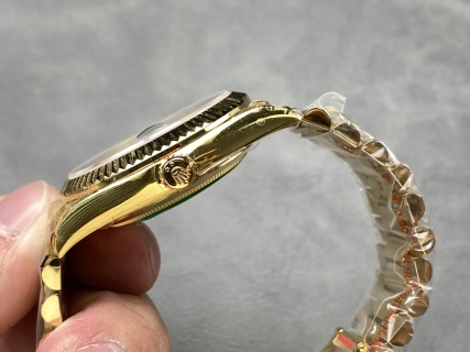 頂級高仿星期日曆型DAY-DATE 40系列足重復刻精品腕錶