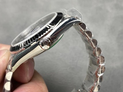 頂級高仿星期日曆型DAY-DATE 40系列 足重復刻腕錶