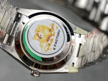 頂級高仿星期日曆型DAY-DATE 40系列 足重復刻腕錶