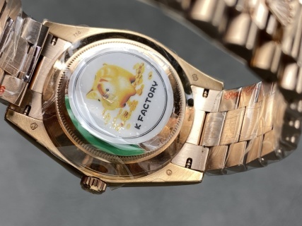 頂級高仿星期日曆型DAY-DATE 40系列足重復刻腕錶