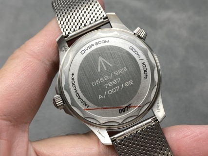 VS 2024年终爆款！欧米茄 无暇赴死 007 升级全新钛网带腕表，37.3克超轻钛金属，原版工艺