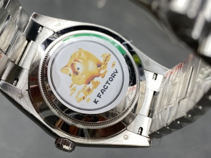 頂級高仿星期日曆型DAY-DATE 40系列足重復刻腕錶