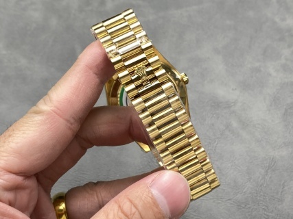 頂級高仿星期日曆型DAY-DATE 40系列足重版奢華復刻腕錶